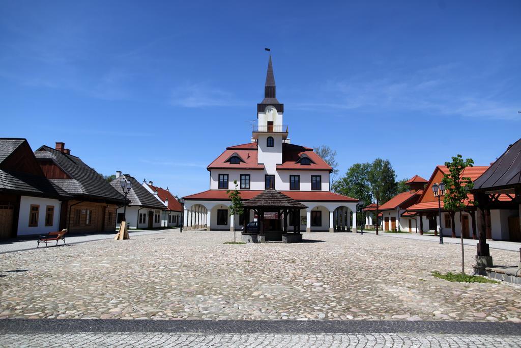 Miasteczko Galicyjskie Acomodação com café da manhã Nowy Sącz Exterior foto